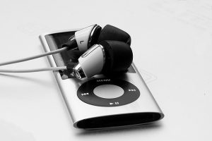 An ipod and headphones
